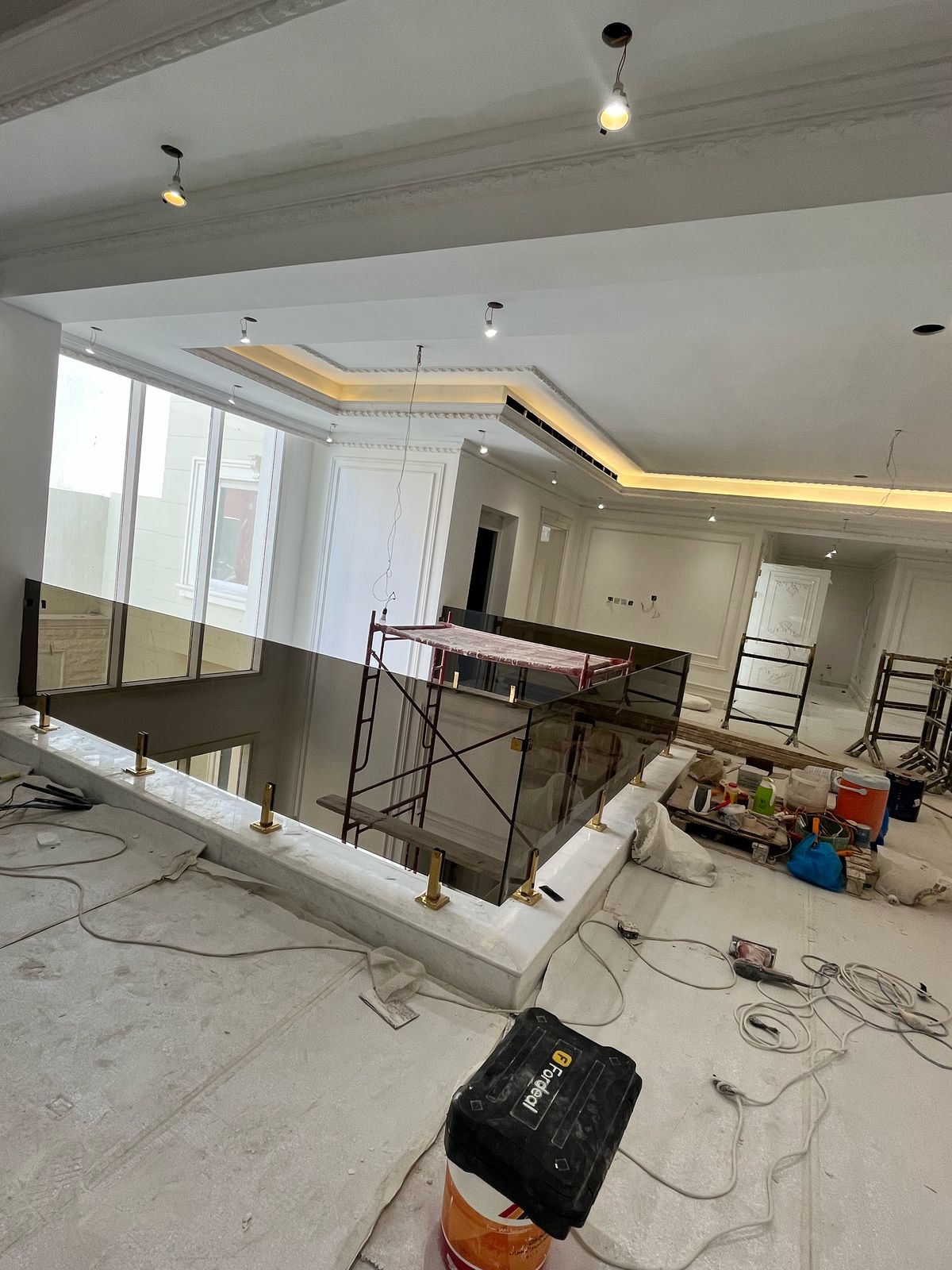 درابزين زجاجي